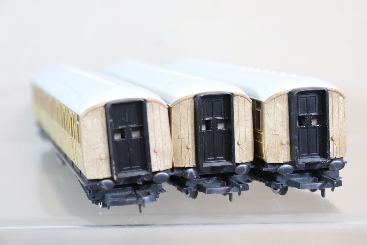 HORNBY R2017 MANCHESTER UNITED TRAIN PACK LNER 4-6-0 B17 HORNBY R2017 MANCHESTER UNITED TRAIN PACK LNER 4-6-0 B17