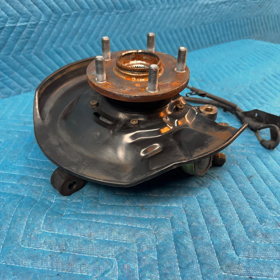 00-04 Toyota Avalon Front Passenger Right Spindle/Knuckle w/Hub OEM - Image 2 of 4