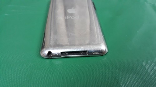 Apple Ipod 4th Generation 32GB Black & Silver Cracked Screen + Spare Screen - Picture 7 of 10