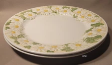 Metlox Poppytrail Sculptured Daisy (Lot of 2) Dinner Plates (10 1/2") EXCELLENT!