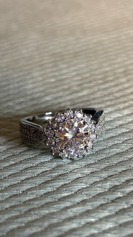 1CT Round VVS1 Moissanite Halo Engagement Ring Pavé Band Sz 7