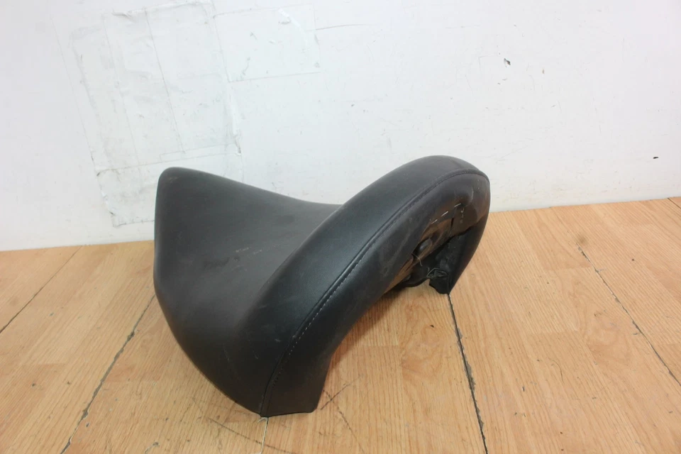 2005 Victory Vegas 8 Ball Driver Seat Saddle - Image 4 of 4