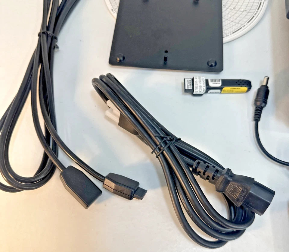 DICKSON TH8P3 CHART RECORDER w/R250 temp & hum probe/PC/C470 charts-20, Kit, lot - Image 4 of 4