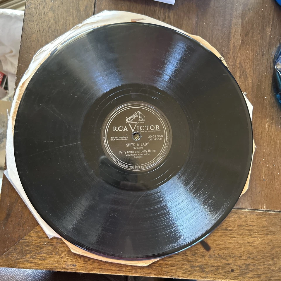 Perry Como with Orchestra 78 rpm A Bushel And A Peck / She’s A Lady RCA Victor Foto 4 de 4
