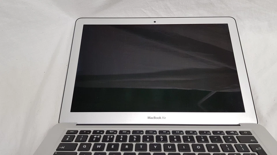 Apple MacBook Air 13" 2017 · i7 · 8GB · 250GB, photo 2 of 5