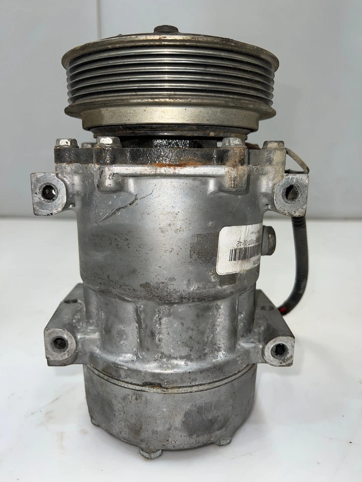 Conjunto de compresor de aire acondicionado Jeep Cherokee 97-01 reemplaza OEM 55037205AC Foto 2 de 4