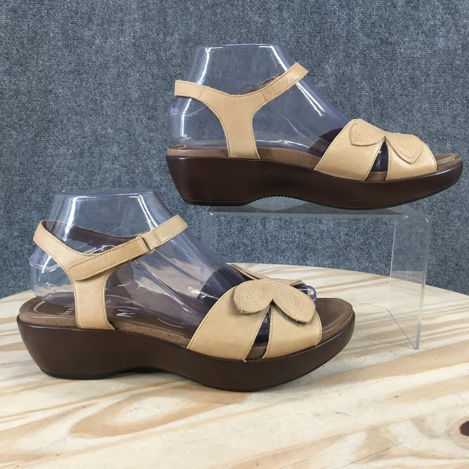 Sandalias de cuero beige Dansko 38 Desi para mujer tacón de cuña correa floral cómodas Foto 2 de 4