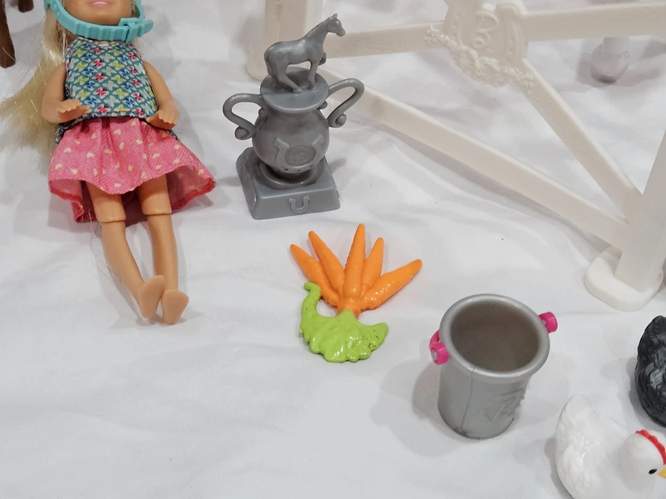 Barbie Dulce Huerto Granero Juego con Muñecas, Caballos y Animales Foto 4 de 4