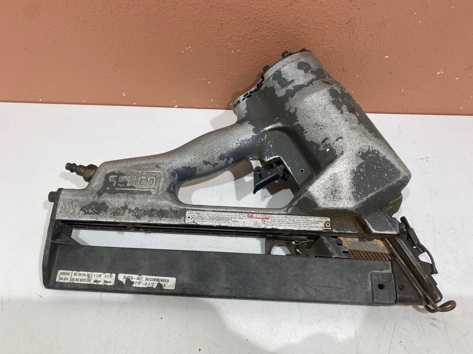 Senco Nail Gun, SN325, GB0299 1 7/8 - 3 