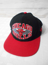 ADIDAS Shoe Co. NBA Chicago Bulls Black Red Snapback Baseball Hat Cap One Size