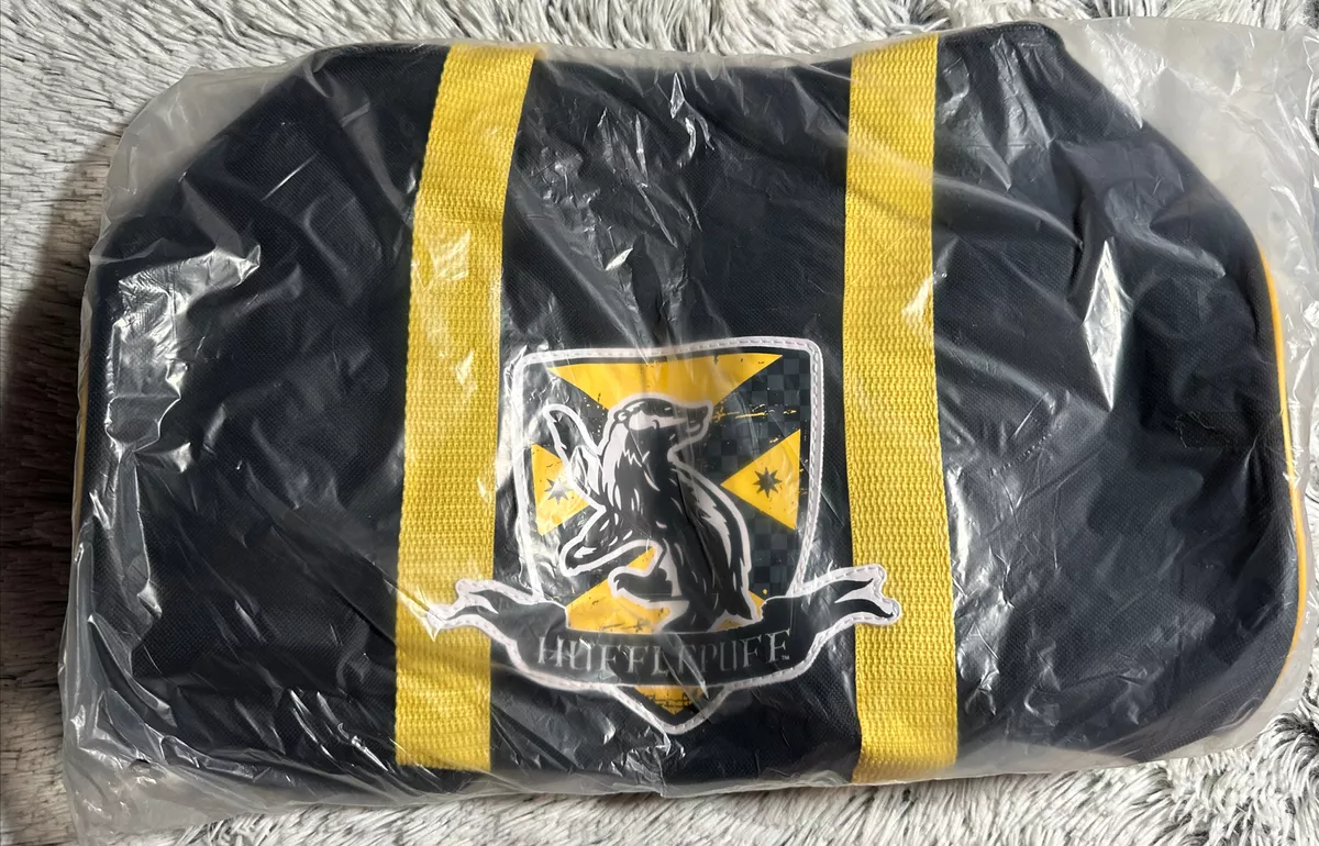 NEW HTF Loot Crate Harry Potter Hogwarts Hufflepuff Travel Duffle