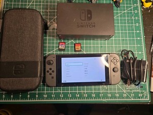 Used nintendo switch with 2 games (BoTW, XENOBLADE CHRONICLES 2)