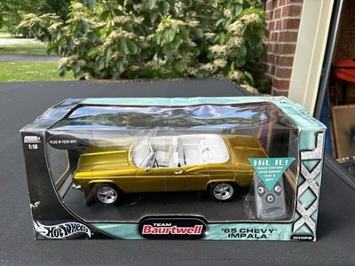 #4 Hot Wheels Team Bautwell 1965 Chevy Impala 1:18 Diecast Gold White MP3 Remote
