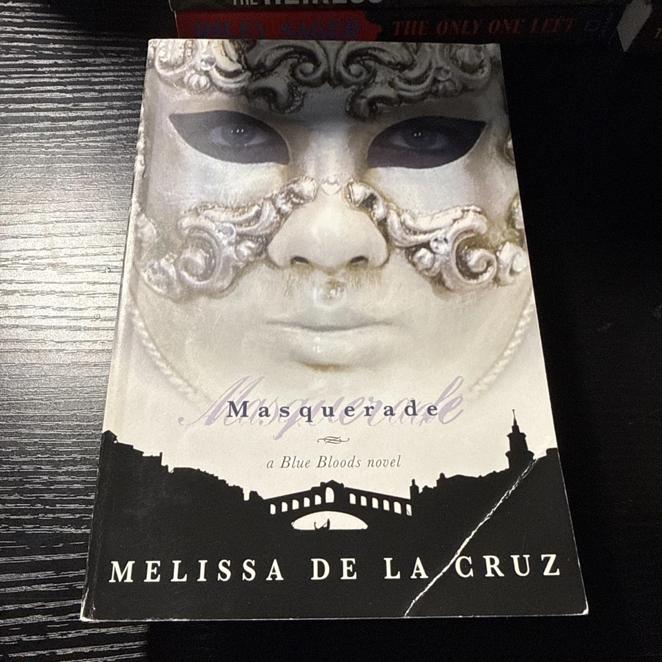 Blue Bloods Books by Melissa de La Cruz Lot of 6 - Image 3 of 4