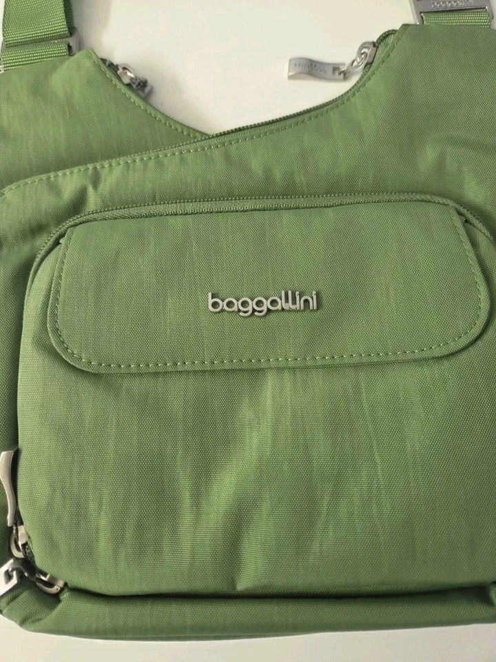 BAGGALLINI BOLSA DE VIAGEM FEMININA CRISS TIRACOLO NÁILON VERDE - Imagem 2 de 4