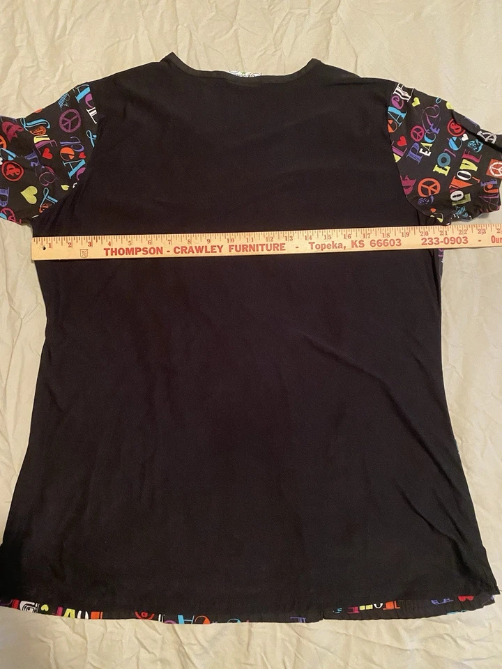 Blusa Médica UA Peace Love para Mujer Talla XL Multicolor Bolsillos con Cuello en V Foto 4 de 4