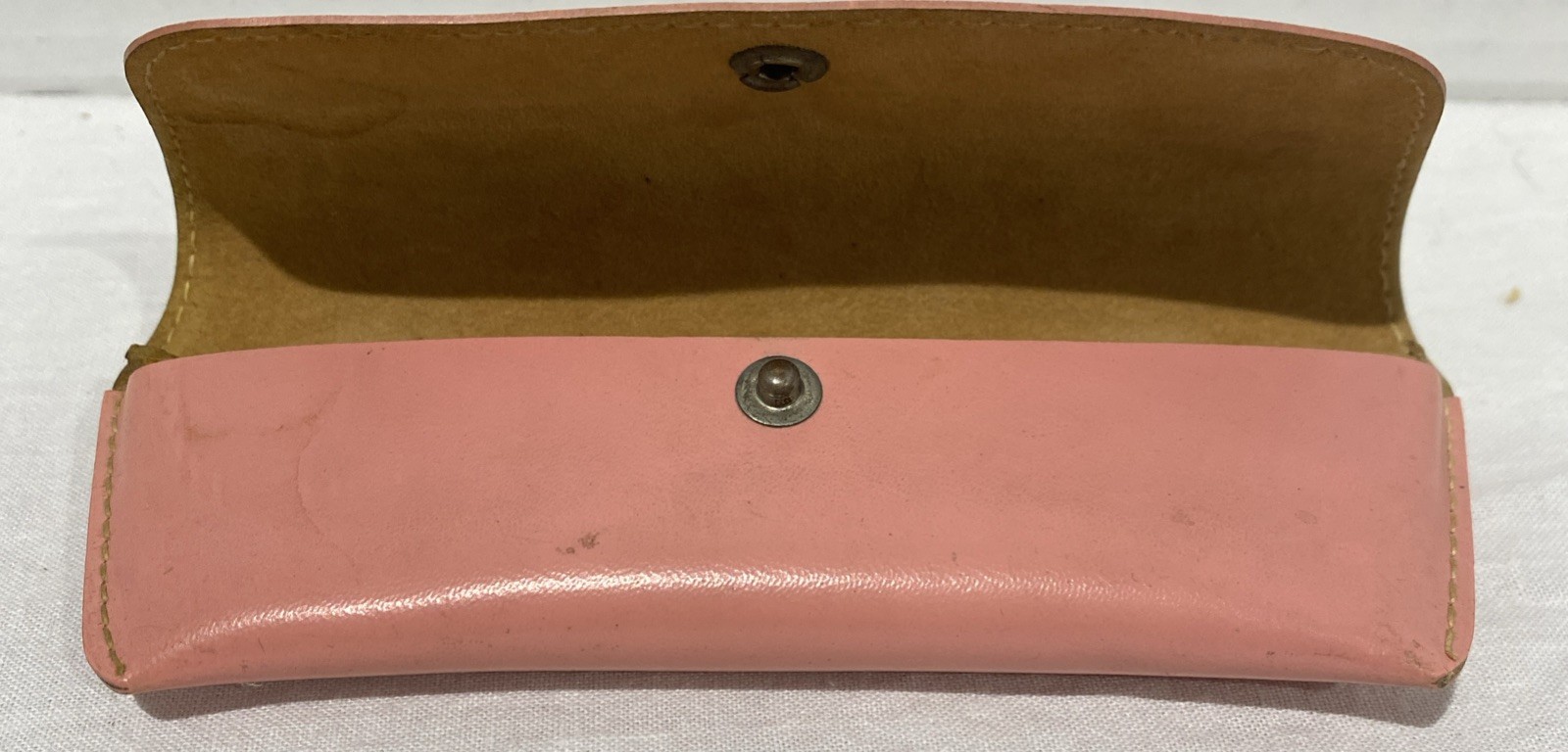 Vintage Pink Vinyl Eyeglass Case with Retro Record Player Graphic – Snap Closure