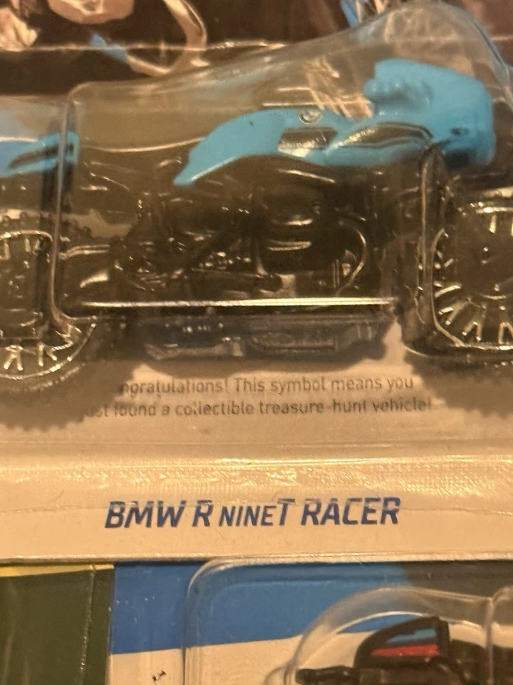 2022 风火轮宝马 NineT 赛车摩托车白色黑色和寻宝 5 件装 — 第 3/4 张图片