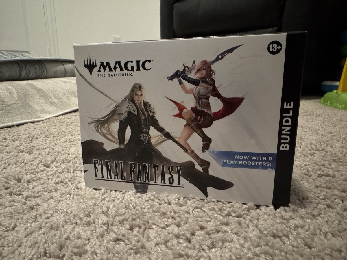 Magic The Gathering - Final Fantasy Bundle 9 Booster Pack in hand