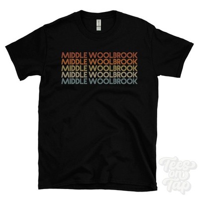 MIDDLE WOOLBROOK WIEDERHOLT RETRO STIL T-SHIRT Herren & Damen UK Ortsname Geschenk