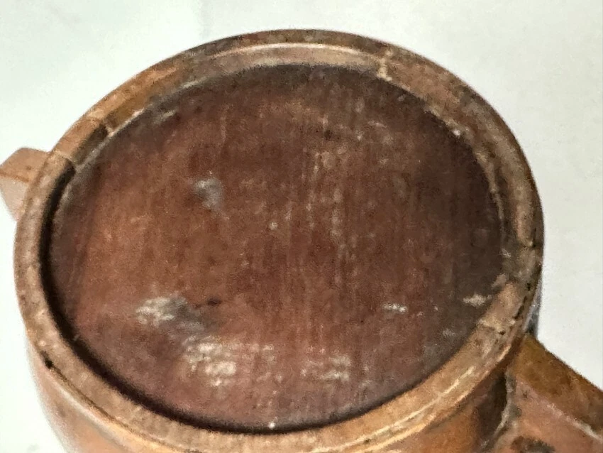 Caja de sal Continental Treen siglo XVIII tallada a mano forma de barril con tapa con bisagras Foto 4 de 4