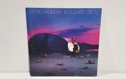 STEVIE WONDER - IN A SQUARE CIRCLE - VINYL ALBUM  1985 - GATEFOLD WITH BOOKLET - Foto 1 di 5
