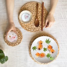 Runde Tischsets Und Untersetzer Aus Natürlichem Stroh. Gewebte Tischsets Für  >