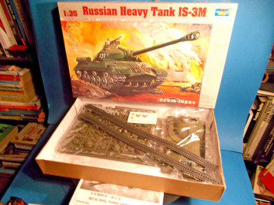 TRUMPETER 1/35 #00316:''Russian Heavy Tank IS-3M''.........ladenneu