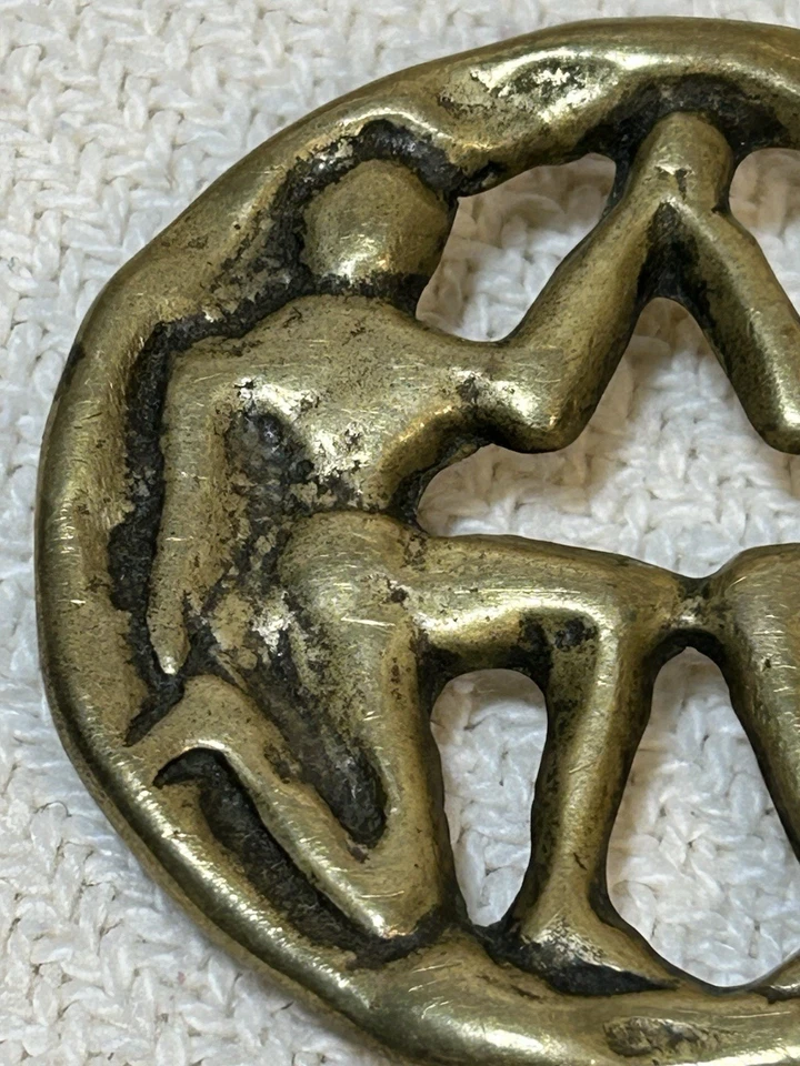 Hebilla de cinturón de latón hecha en Israel dos figuras humanas diseño de pentagrama de estrellas extraño Foto 3 de 4