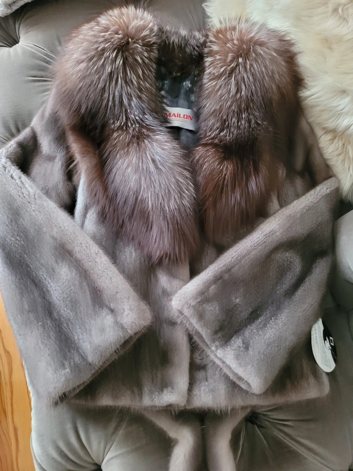 Mailon - Chaqueta visón iris azul con cuello zorro escarchado azul. Talla S Foto 4 de 4