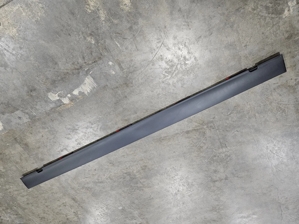 Genuine OEM Mopar Dodge 5028798AH Passenger RH Rocker Molding 2008-14 Challenger Foto 2 de 4