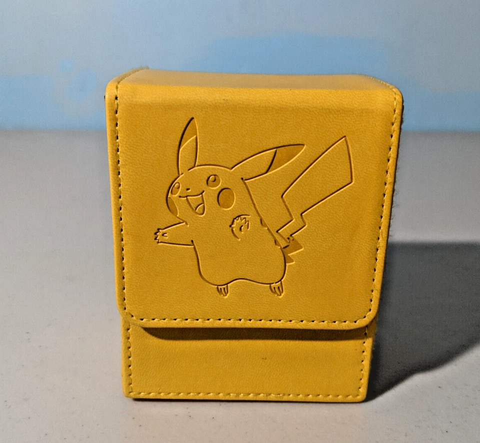 Lote grande de cartas y artículos de Pokémon - WOTC, Jakks, baraja profesional Pikachu, libro temático, latas Foto 2 de 4