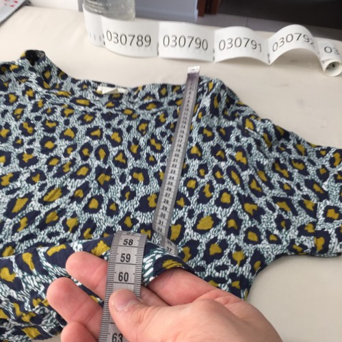 H&M womens blouse top size US 4 aus 8 blue leopard print short sleeve 030789 - Picture 8 of 9