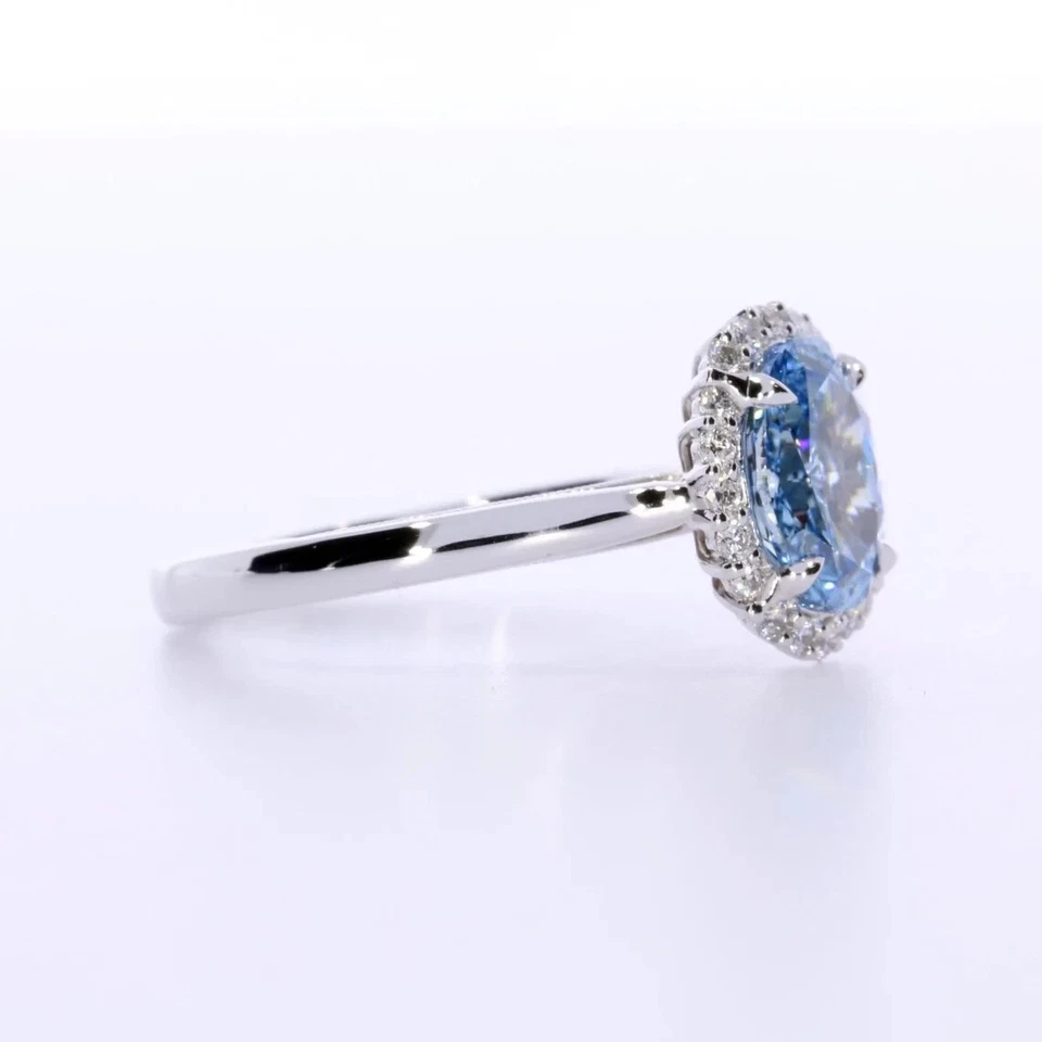 Anillo de diamantes cultivados en laboratorio azul vivo corte ovalado de 1,50 quilates certificado IGI de oro blanco de 14 k Foto 4 de 4