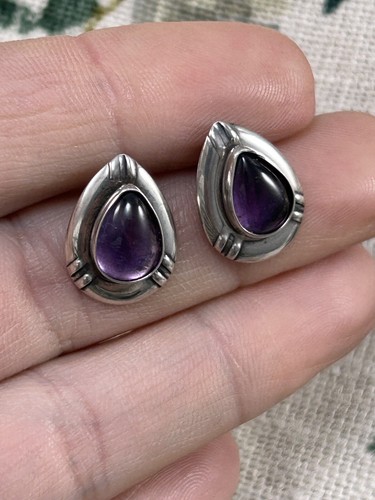 VINTAGE Native American STERLING SILVER and AMETHYST teardrop stud earrings - Picture 9 of 11