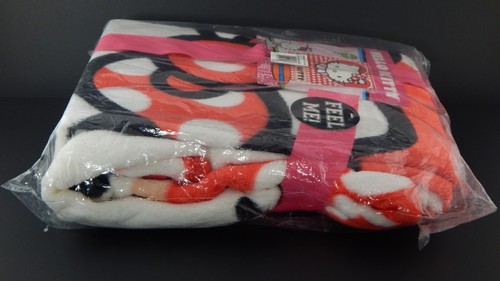 Hello Kitty Silk Touch Throw Northwest Blanket ( 46 in x 60 in ) - Picture 6 of 11