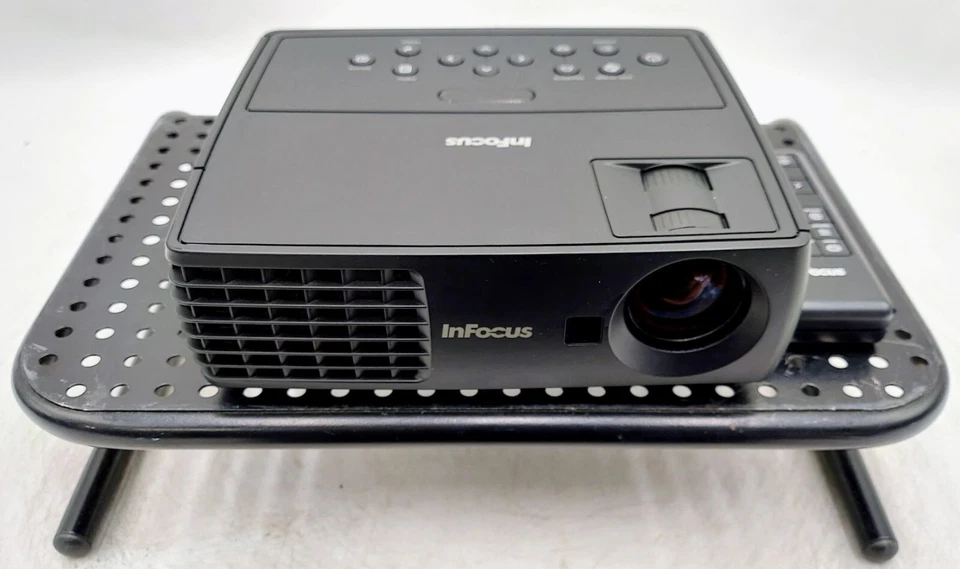 InFocus IN1112A DLP Projector w/ Case * 51 LAMP HOURS* - Image 2 of 4