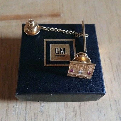 General Motors 30-Year Service Award Tie Tac Pin 30-YR 2 rubies center diamond