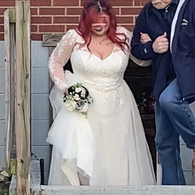 DAVIDS BRIDAL Ivory Wedding Dress 9WG3831 A-Line V-Neck Long Sleeve Illusion 18W - Image 4 of 4