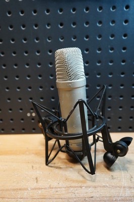 (S) RODE NT1-A Large Diaphragm Condenser Microphone + Shock Mount