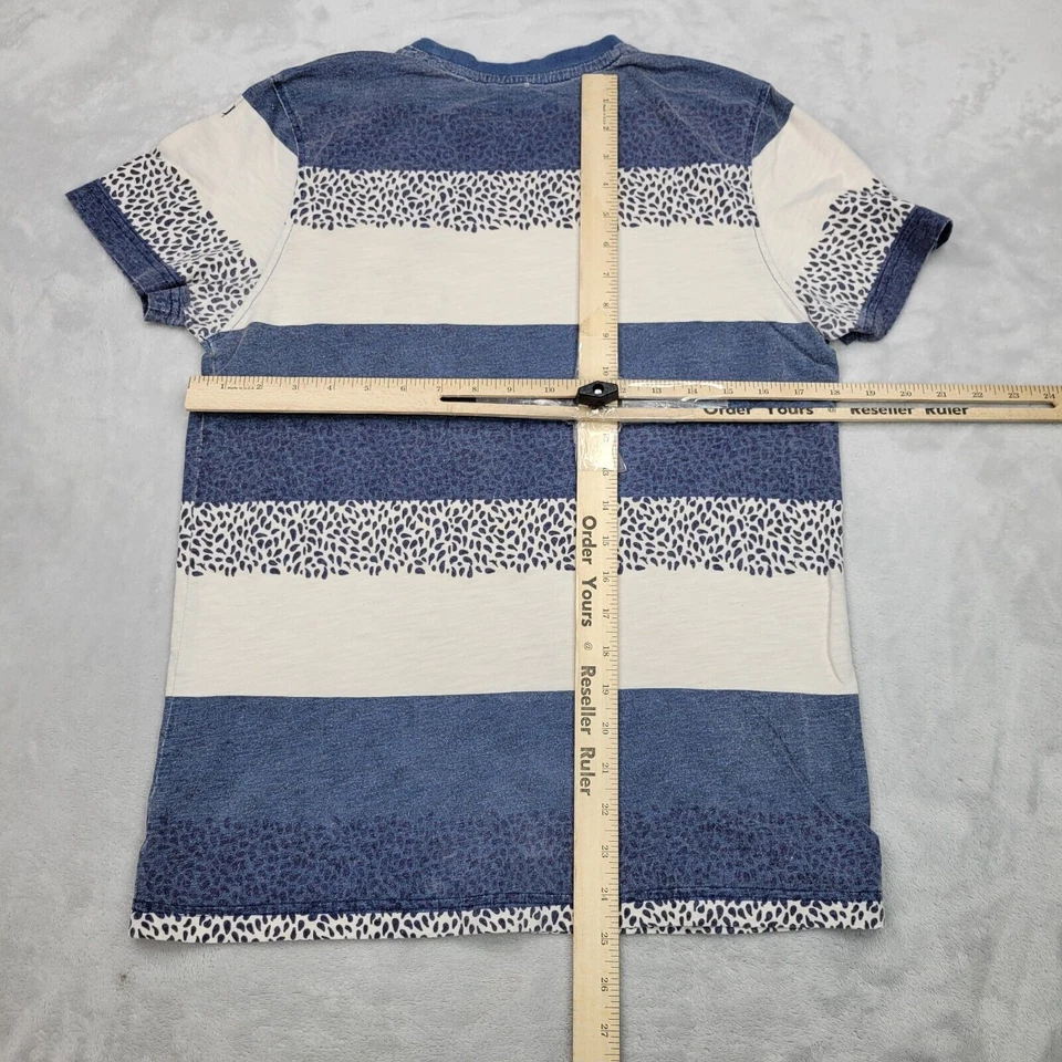 Camisa masculina grampo pequena gola redonda bolso skatista listrada azul marca pombo adulto - Imagem 3 de 4