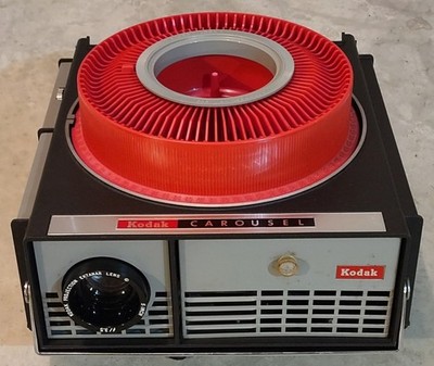 Vintage 1960s Kodak Carousel 550 Slide Projector w/ Tray   Tested Working