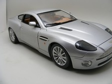 Aston Martin Vanquish - 1:18 - Bburago Gold - Metallic Silver - Beautiful Model!