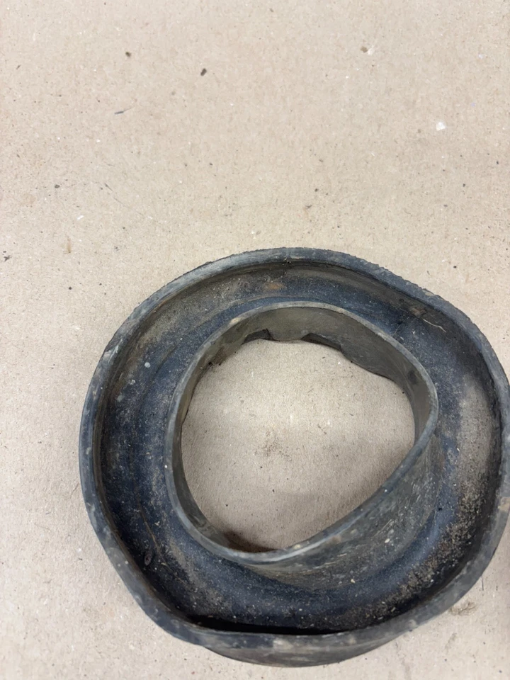 1981 - 1993 年道奇 D100 D150 线圈弹簧隔离垫橡胶座垫 D250 D350 — 第 4/4 张图片