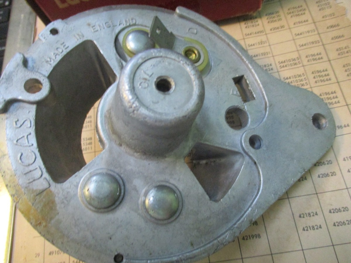 Austin Healey 3000 BJ7 Lucas 22530 generator end bracket 54211094