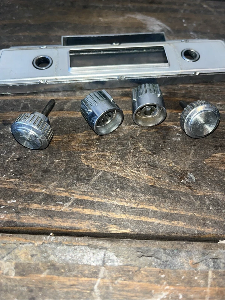 Lincoln Continental Radio 1961-1969 placa frontal cromada bisel y perillas OEM Foto 4 de 4