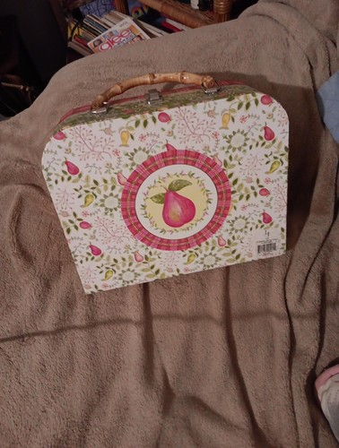LJ Small Square Suitcase in "Paisley Garden" Pattern W/ Bamboo Handle "2005" - Picture 2 of 9