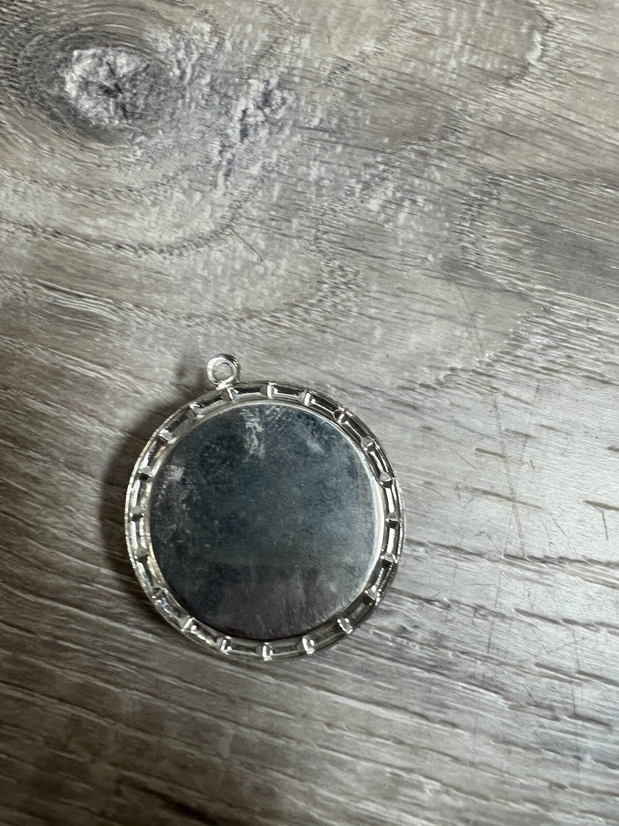 Vintage Collectible Souvenir Pendant: UN New York United Nations