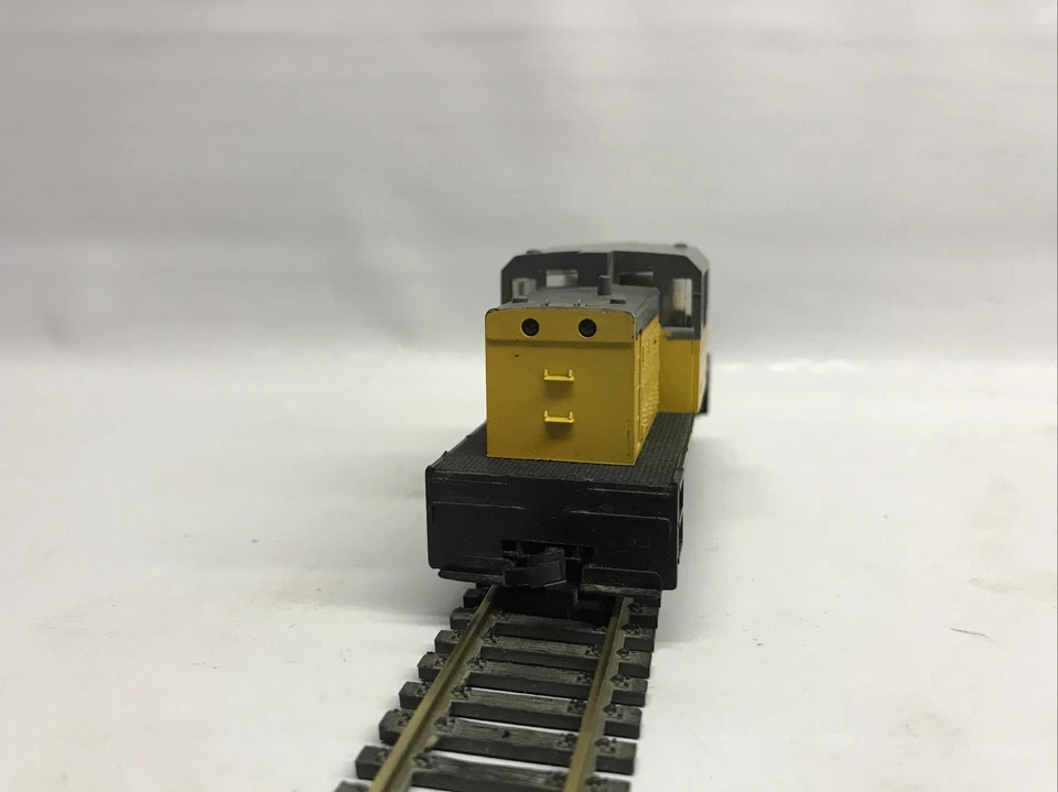 Vintage AHM 5011C HO Center Cab Locomotive  Union Pacific  1214 - Image 2 of 4