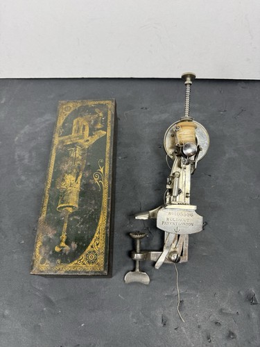 RARA MÁQUINA DE COSER ANTIGUA Moldacot miniatura bolsillo bloqueo puntada con lata original